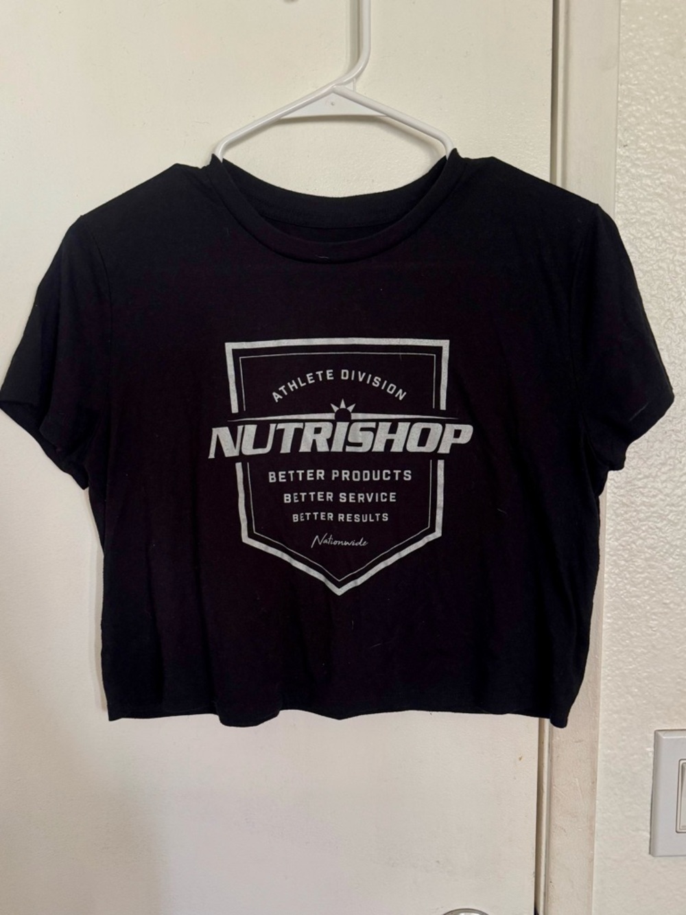 Nutrishop Black Cropped Graphic Tee